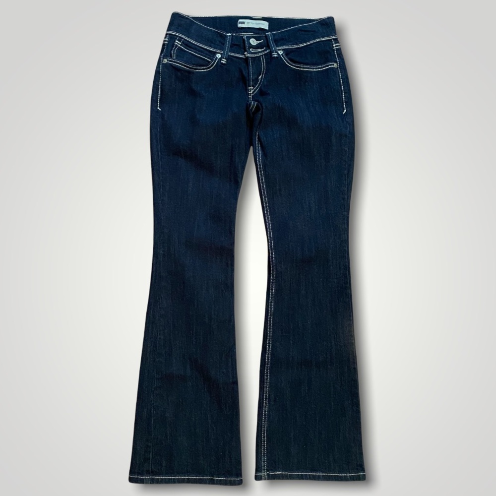 Perfect condition never worn bootcut denim Levi’s ♡